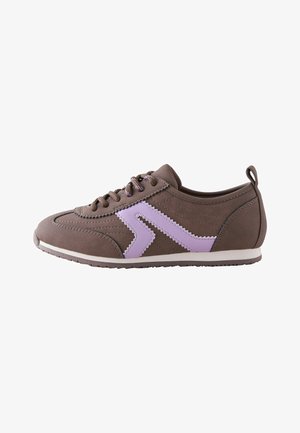 Next, REGULAR FIT - LACE-UP RETRO TRAINERS . - Sneakers - chocolate brown