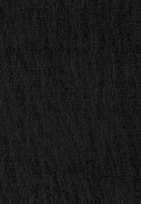Material negro texturizado con un sutil patrón lineal y un acabado suave. La superficie parece lisa pero tiene una textura ligeramente elevada.