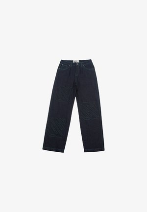 Denim escuro, calças largas com costura verde e grandes logótipos na parte frontal. Apresenta fecho de botão e zíper, passadores para cinto e bolsos.