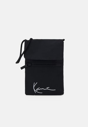Karl Kani SIGNATURE POUCH BAG UNISEX - Ülerinna-kott - black