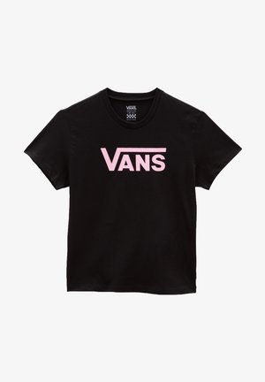 Camiseta negra de algodón con mangas cortas, con un gran logo "VANS" en rosa en el frente, en letras mayúsculas y gruesas.