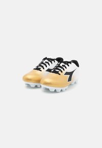 Diadora CATTURA II JR UNISEX - Nogometne kopačke za čvrstu podlogu - white/black/gold