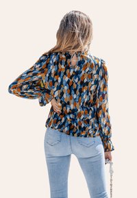 Cupshe AUTUMN LEAF PRINT BILLOWY  - Bluse - blue