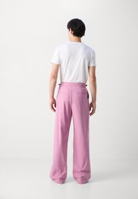 Heathe KOLAWOLE TROUSERS - Hlače - pink