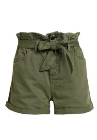 Olijfgroene katoenen shorts met een hoge taille, elastische tailleband, frontzakken en een strikceintuur. Omgerolde zoom en een gladde textuur.