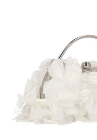 Biała torebka ozdobiona warstwami materiałowych płatków, wyposażona w metalową rączkę i okrągłe zapięcie. Miękka w dotyku z wyraźnie zarysowanym kształtem.