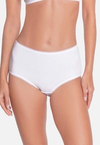 Culotte blanche en coton taille haute avec une texture lisse, une taille élastique et sans motifs ni détails visibles.