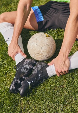 FUTURE 7 PRO FG/AG - Chaussures de football pour gazon synthétique - black/silver/shadow gray