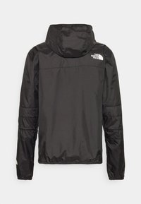 Veste légère noire à capuche avec manches longues et logo The North Face sur la partie supérieure droite du dos.