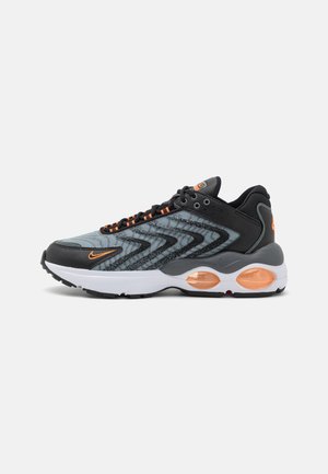 NIKE AIR MAX TW NN - Sneakers - black/total orange/smoke grey/white