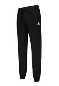 Pantalons de survêtement noirs en tissu doux, dotés d'une taille élastique avec cordon de serrage et d'un petit logo coloré près de la hanche.