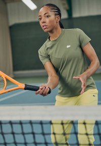 Lacoste Sport CLASSIC - T-shirts - khaki
