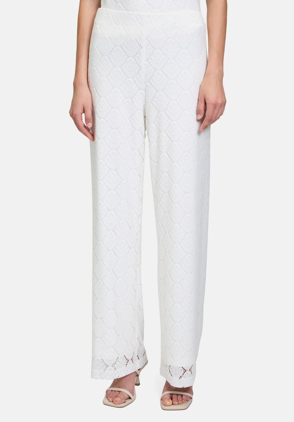 MIT LOCHMUSTER - Stoffhose - rohweiß