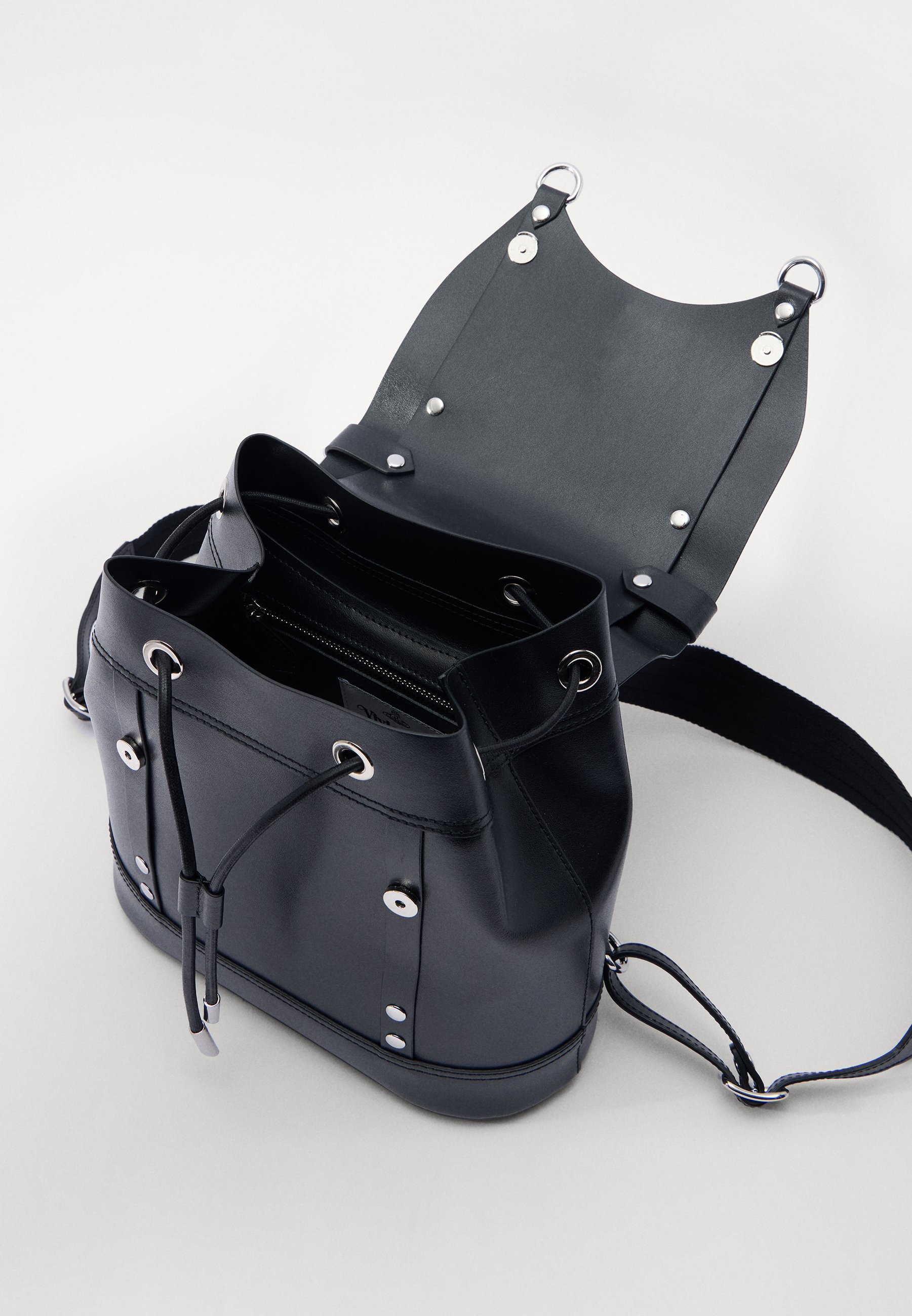 新作【Vivienne Westwood】Max Small バックパック Small Max Backpack in BLACK | Vivienne Westwood®