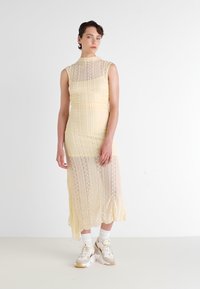 Lee BRIELLE - Tossud - bright white