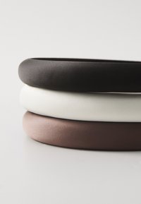 Pieces PCRASMINA HAIRBAND 3 PACK - Accesoriu de styling pentru păr - black/brown/white