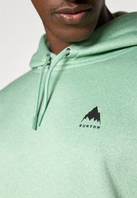 Burton MENS OAK HOODIE - Kapucnis pulóver - soft sage heather