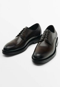 Massimo Dutti Derbies & Richelieus - brown