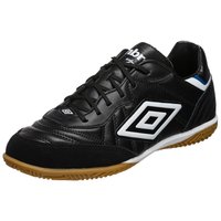 Scarpa sportiva nera con tomaia in pelle tessurizzata, dettagli in suede, logo bianco e suola in gomma color cuoio. Presenta lacci e linguetta imbottita.