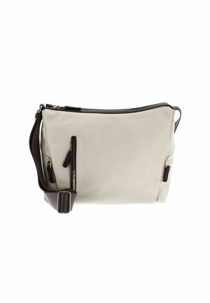 Sac à épaule en tissu gris clair avec des accents marron, fermeture éclair, et deux poches zippées à l'avant. Bandoulière réglable pour un port polyvalent.
