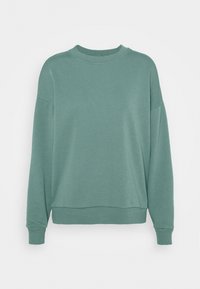 Sweatshirt oversize vert avec un col rond côtelé et des manches longues. Texture douce, épaules tombantes et coupe décontractée.