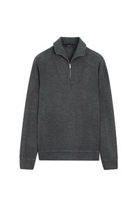 Čtvrtzipový pulovr z tmavě šedé látky, který má výstřih do V, dlouhé rukávy, žebrované manžety a rovný lem bez vzorů.