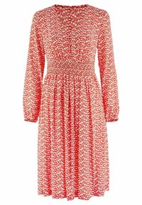Vestido rojo floral con mangas largas, cintura fruncida, escote en V y una tela ligera con un intrincado patrón de hojas blancas.