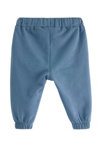 Blå bomulds joggerbukser med elastisk talje og rynkede manchetter ved anklerne. Glat tekstur, enkelt design og ingen mønstre.