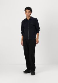 Tommy Hilfiger ESSENTIAL STAND COLLAR - Zip-up sweatshirt - desert sky