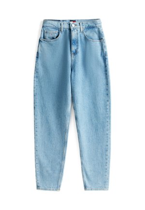 Lysblå højtaljede jeans lavet af denim med en let falmet finish. Har fem lommer og lukning med knap i taljen.
