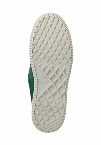 Parte superiore in suede verde con superficie texturizzata, suola in gomma bianca con battistrada a motivo diamantato per una migliore aderenza. Logo inciso vicino al tallone.