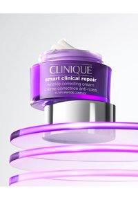 Clinique SMART CLINICAL REPAIR WRINKLE CORRECTING CREAM - Dagkrem