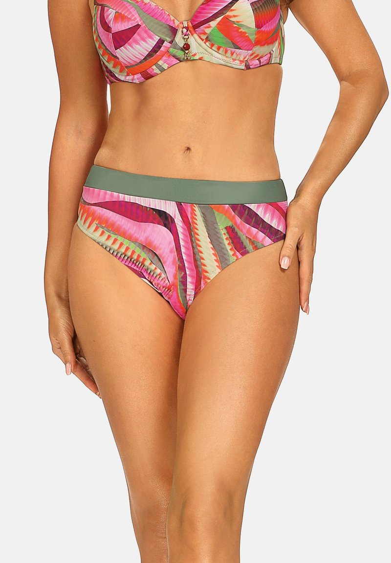 Wielokolorowy zestaw bikini z wzorzystym biustonoszem ozdobionym klejnotem oraz majtkami typu high-waisted z jednolitym zielonym pasem.