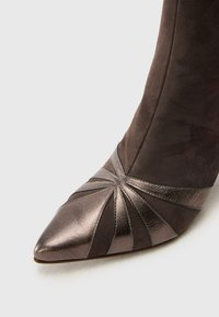 Chie Mihara LUDRIK - Bottines à talons hauts - pak iron/granito