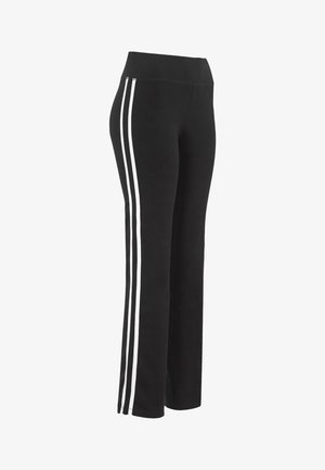 Schwarze Sporthose mit einem breiten Bund, versehen mit zwei vertikalen weißen Streifen an den Außenseiten. Hergestellt aus einem glatten, weichen Stoff.