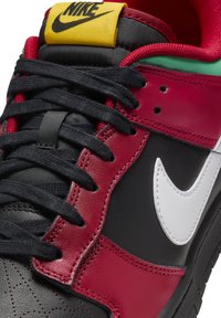 Nike Sportswear DUNK RETRO LTD - Sneakers - black gym red university gold white