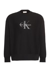 Sweat-shirt noir à manches longues avec un col rond et un grand logo Calvin Klein gris et blanc centré sur la poitrine.