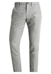 Grijze visgraatbroek met een gladde textuur, voorzien van een knoopsluiting en riemlussen. Getailleerde pasvorm met rechte pijpen en voorplooien.