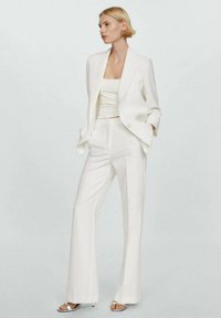 Mango ELEONOR - Cappotto corto - off-white