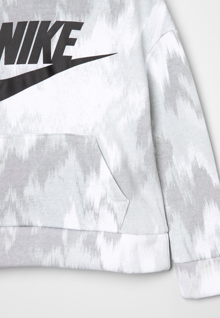 Grau-weiß gemusterter Sweatshirt mit einem schwarzen Nike-Logo, ausgestattet mit einer Fronttasche und gerippten Bündchen. Hergestellt aus weichem Material.