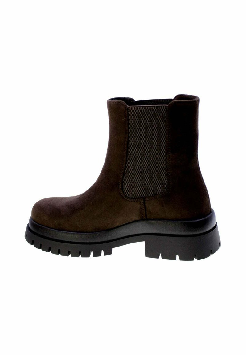 Stivale alla caviglia in suede marrone con pannelli elasticizzati, suola nera spessa e punta leggermente arrotondata. Materiale testurizzato e design a profilo basso.
