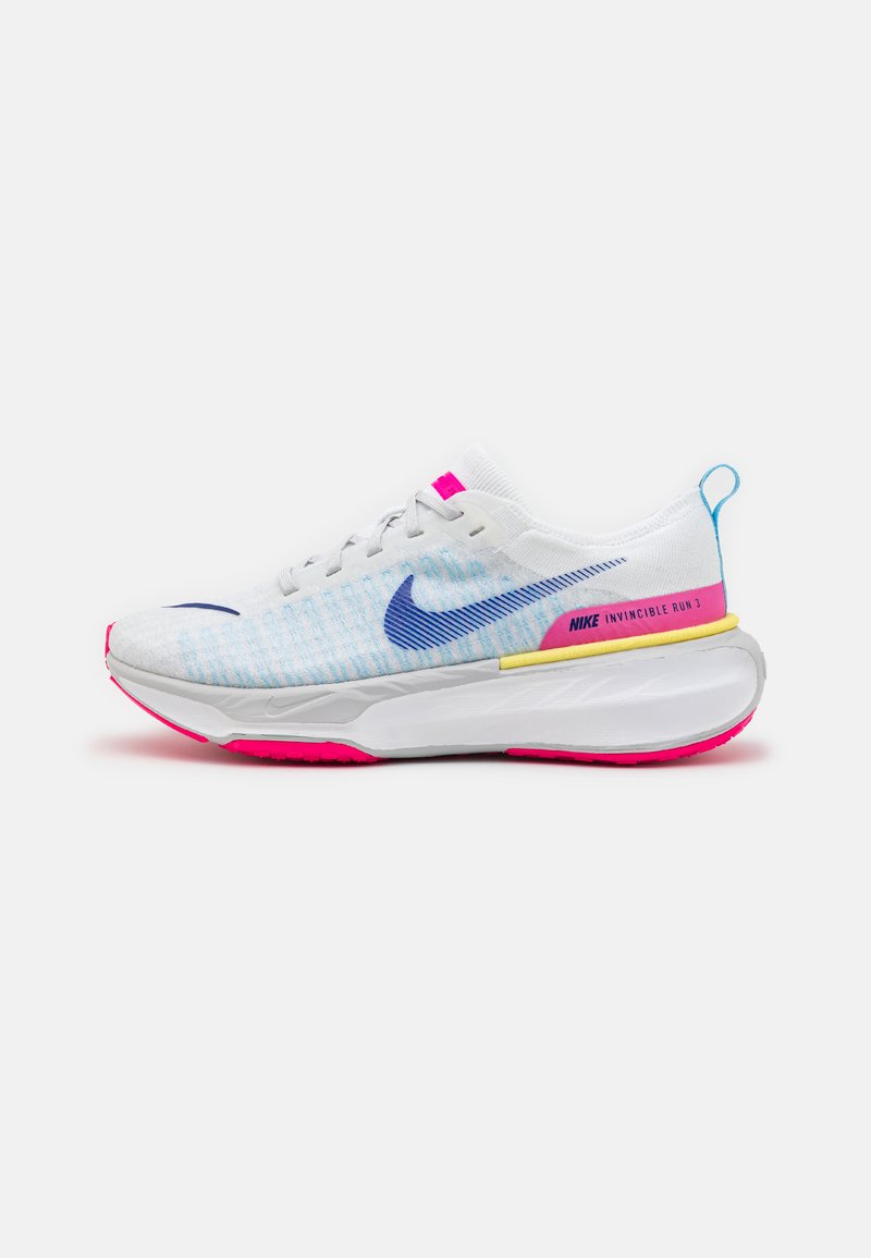 Nike Performance - ZOOMX INVINCIBLE RUN 3 - Pantofi alergare neutri - white/deep royal blue/photon dust/fierce pink/aquarius blue/light laser orange, Extindeți