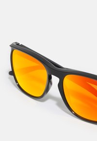 Oakley MANORBURN UNISEX - Solbriller - black ink/ruby