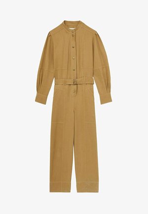 Sandfarvet jumpsuit med høj krave, knaplukning foran, bælte i taljen, to brystlommer og løse lange ærmer med samlede manchetter.