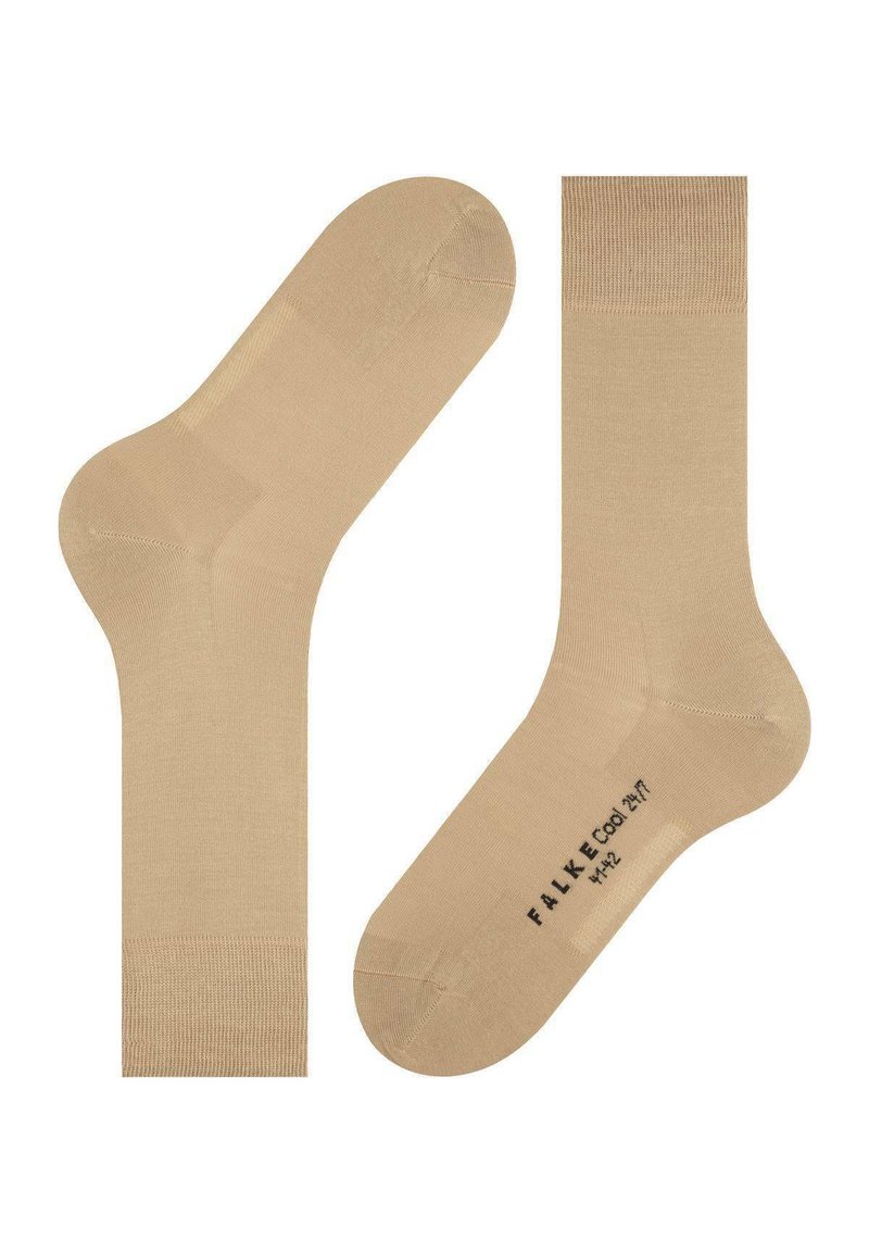 Calcetines tobilleros beige fabricados con un material suave, con un puño acanalado y un talón reforzado. Logo sutil impreso en la suela.