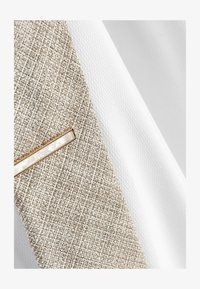 Niet geselecteerd, with neutral texture with tie clip