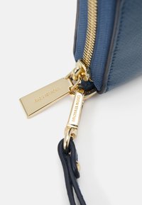 MICHAEL Michael Kors JET SET TRAVEL CONTINENTAL - Lommebok - dark chambray