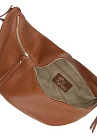 Borsa a spalla in pelle marrone con finitura testurizzata, chiusura con zip e tasca interna. Foderata con un tessuto chiaro, etichettata "Made in Italy."
