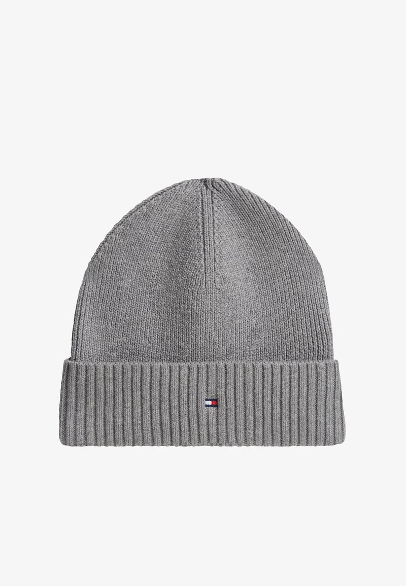 Bonnet en maille côtelée grise avec revers plié et petit logo rectangulaire rouge, blanc et bleu au centre devant.