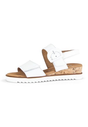 Sandales blanches à talons compensés avec deux brides réglables, talon en texture liège, matière en simili cuir lisse, et semelle en caoutchouc avec bord cranté.